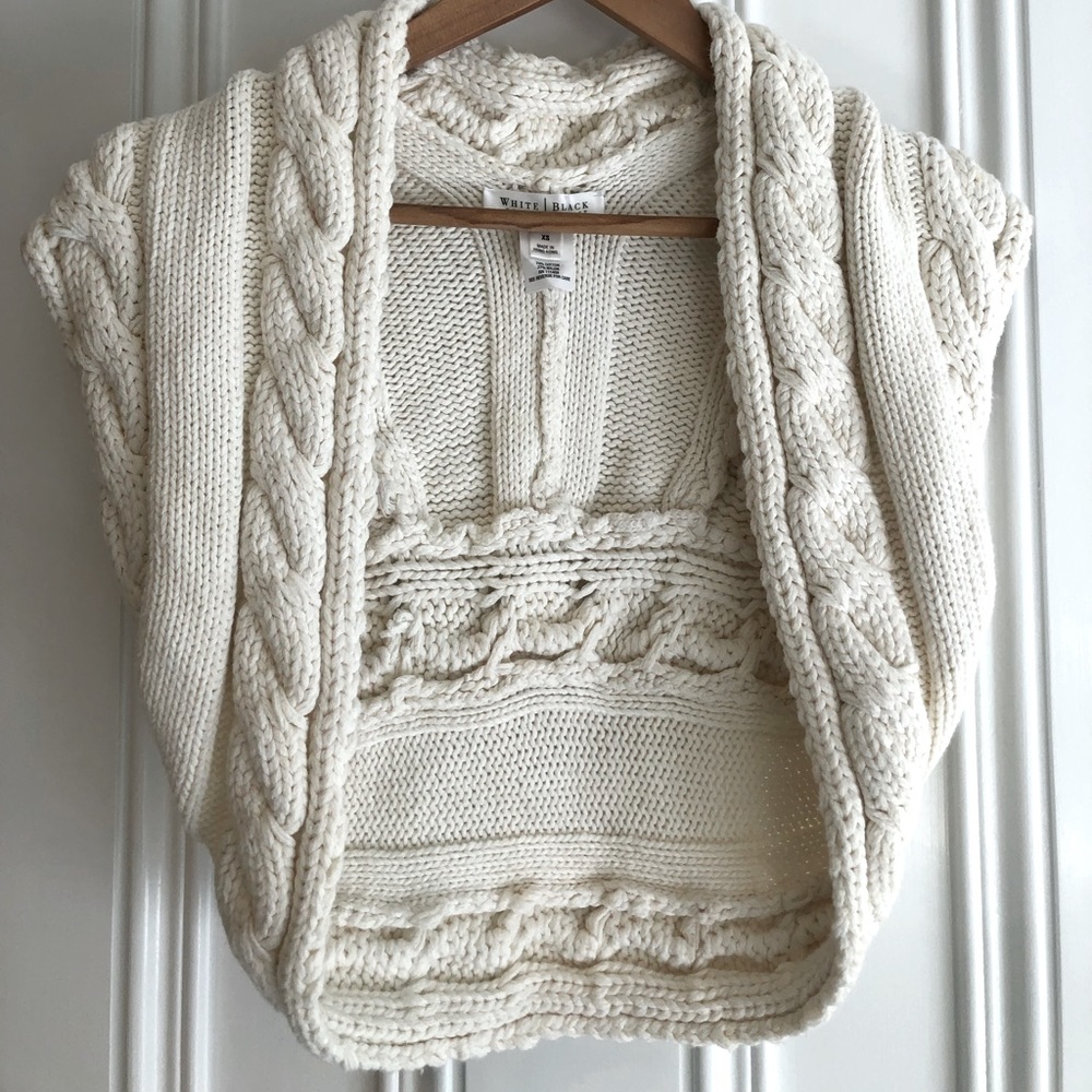 Adorable cream shrug, perfect Autumn accessory. Casual and cozy.